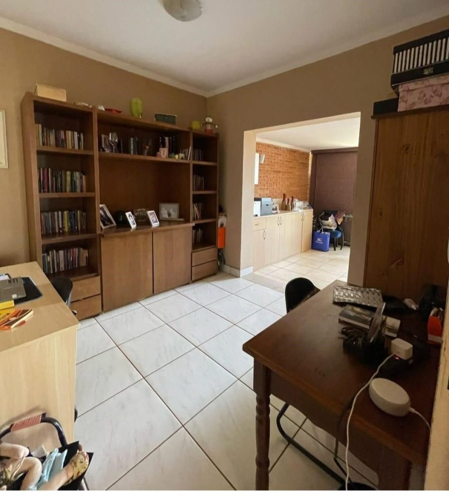 CASA À VENDA NO SUMAREZINHO