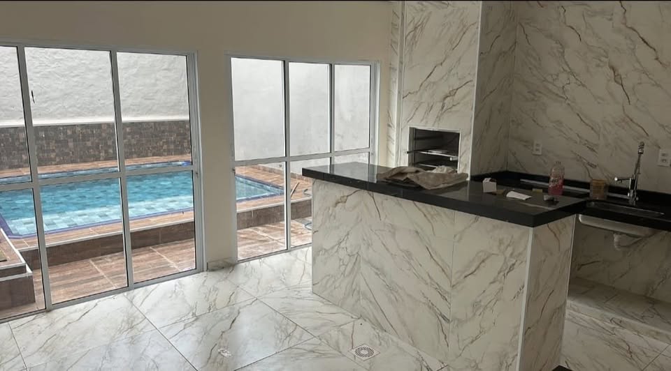 CASA NOVA COM PISCINA À VENDA – CAMPOS ELÍSEOS