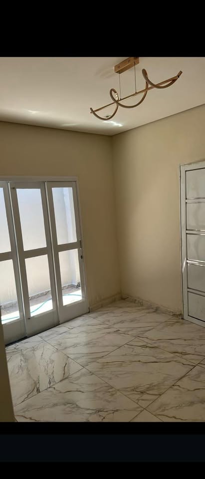 CASA NOVA COM PISCINA À VENDA – CAMPOS ELÍSEOS