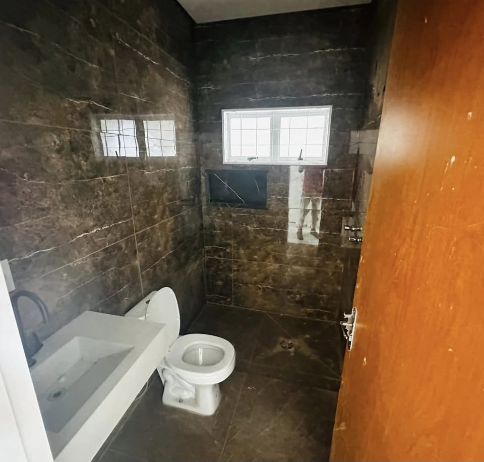 CASA NOVA COM PISCINA À VENDA – CAMPOS ELÍSEOS