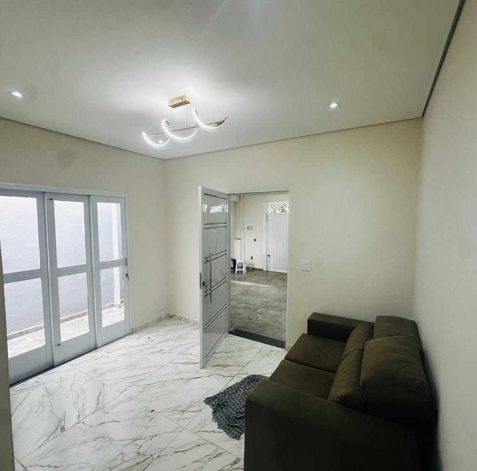 CASA NOVA COM PISCINA À VENDA – CAMPOS ELÍSEOS