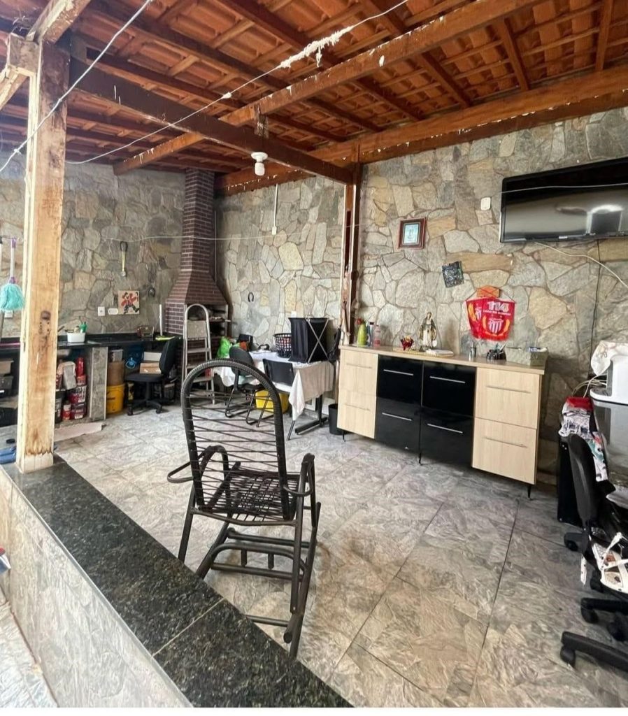CASA À VENDA NO SUMAREZINHO
