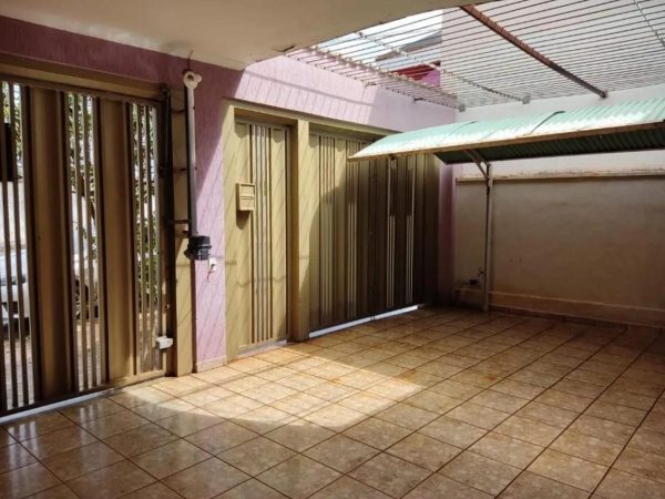 CASA À VENDA NA ÁREA NOBRE DO BAIRRO IPIRANGA