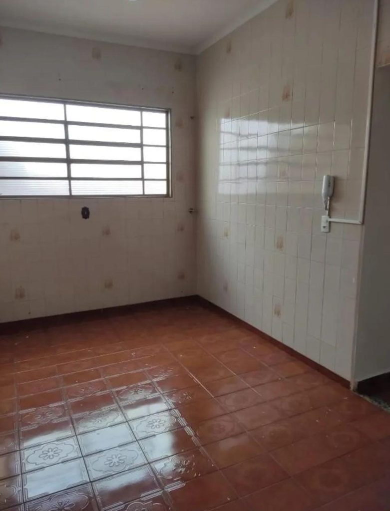 CASA À VENDA NA ÁREA NOBRE DO BAIRRO IPIRANGA
