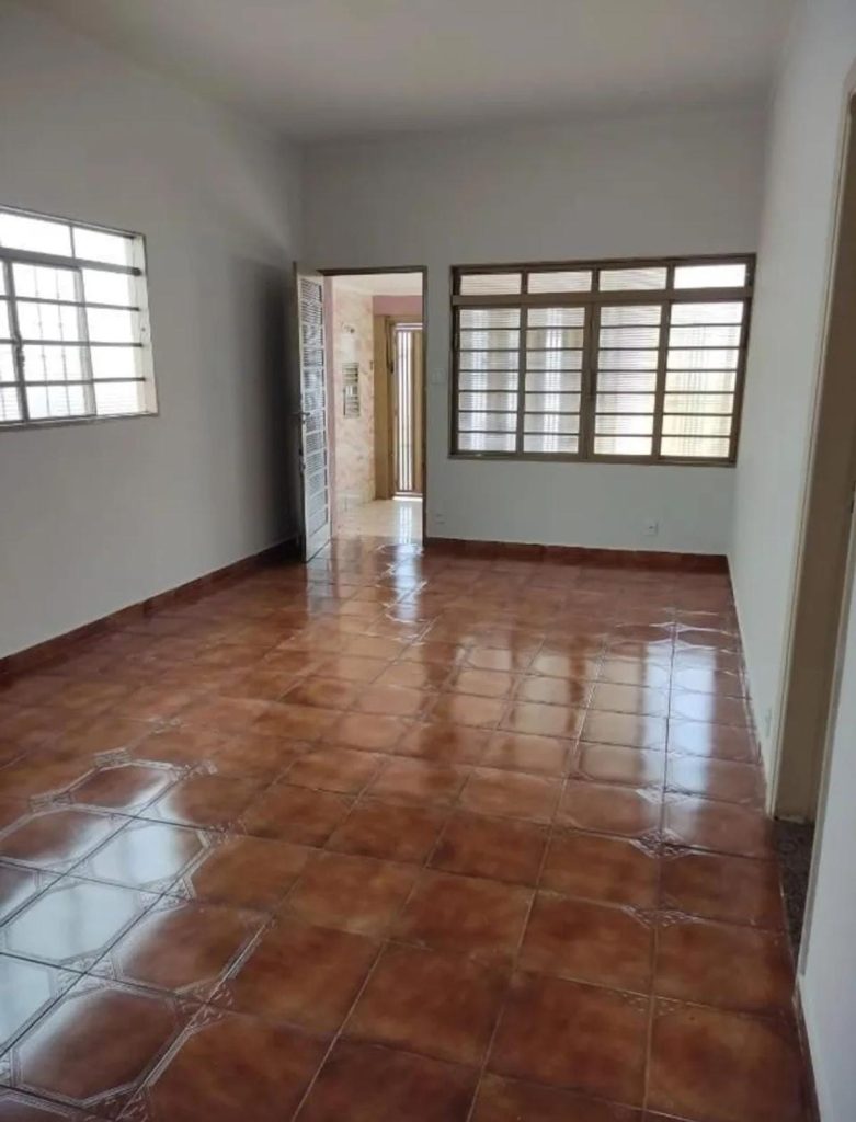 CASA À VENDA NA ÁREA NOBRE DO BAIRRO IPIRANGA