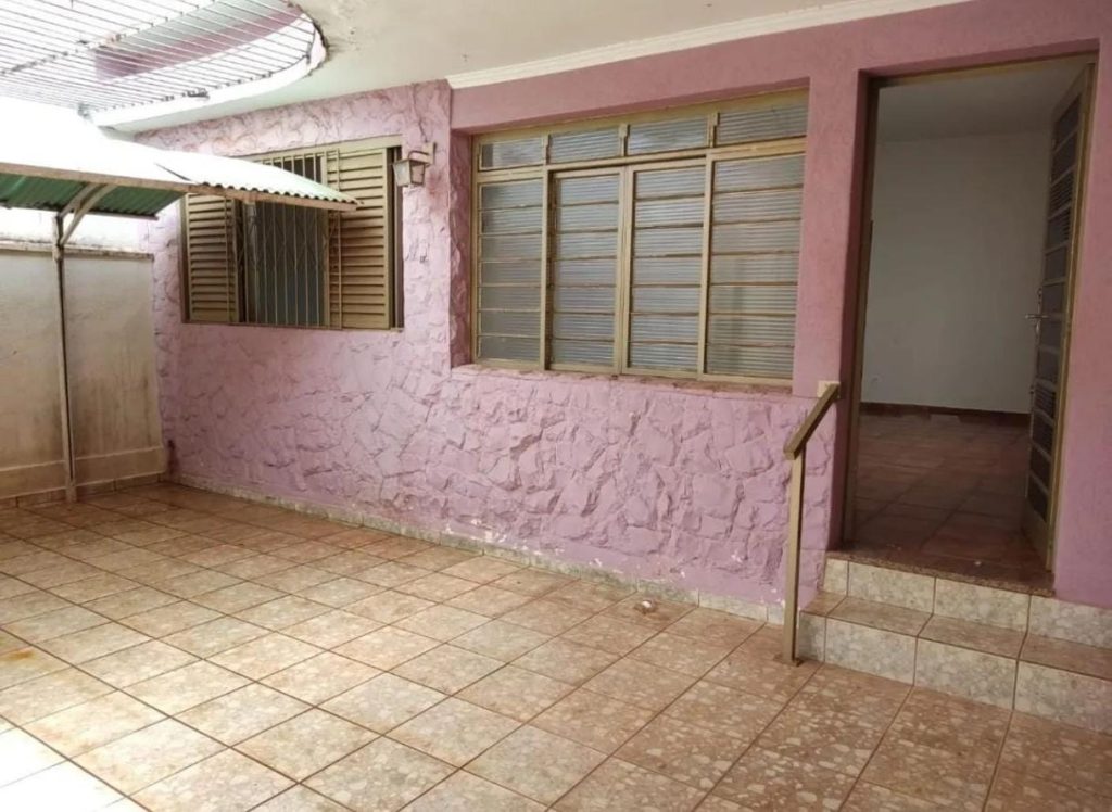 CASA À VENDA NA ÁREA NOBRE DO BAIRRO IPIRANGA