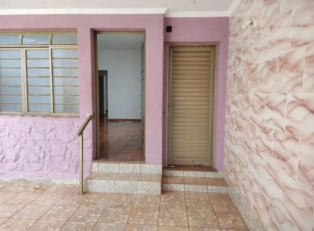 CASA À VENDA NA ÁREA NOBRE DO BAIRRO IPIRANGA